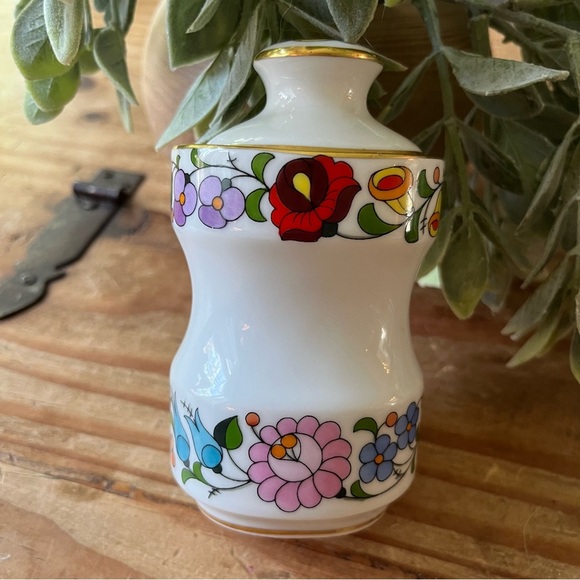 Kalocsa Hungary Vintage Hand Painted Porcelain Floral Tea Jar - Picture 4 of 9